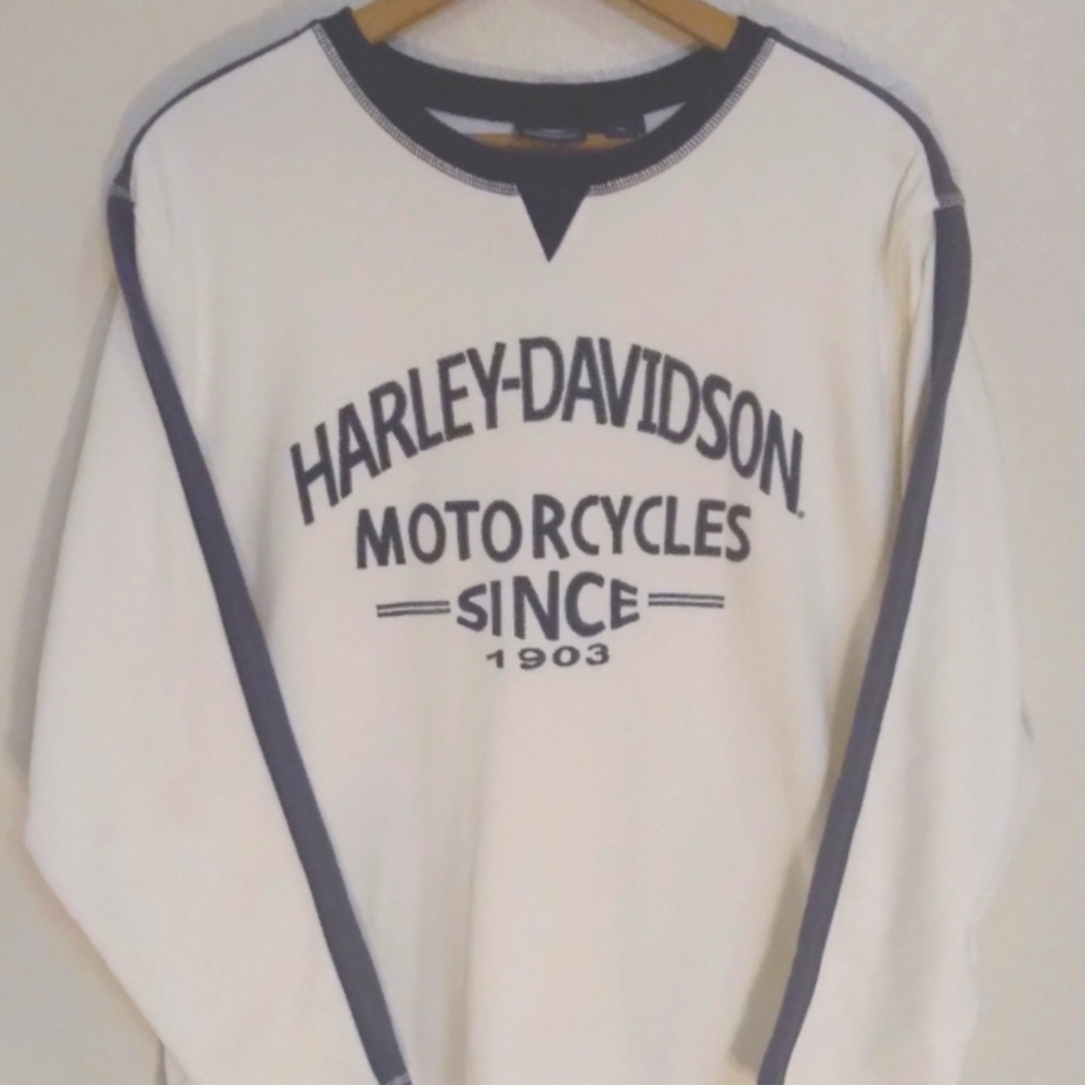 Mens XL Harley Davidson pullover sweater, gently used,white/cream.